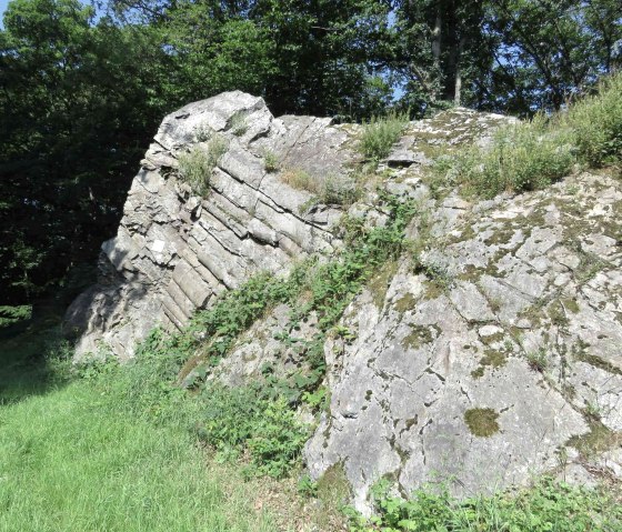 Mullion-Struktur-Felsen Dedenborn, © Rursee-Touristik GmbH