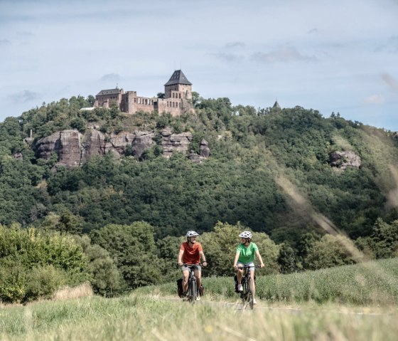 Burg Nideggen thront über dem Rurtal, © Eifel Tourismus GmbH, Dennis Stratmann