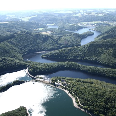 Überflug Obersee | Urftseestaumauer, © Rursee-Touristik GmbH