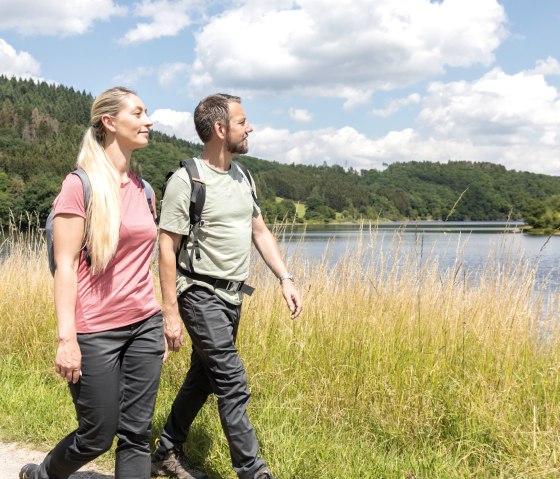 Wanderung entlang des Wassers, © Eifel Tourismus GmbH, A-Röser-shapefruit-AG