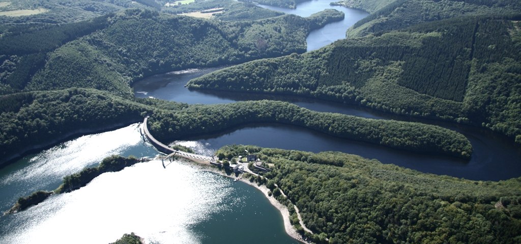 Überflug Obersee | Urftseestaumauer, © Rursee-Touristik GmbH