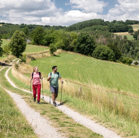 Wandern auf dem Eifelsteig, © Eifel Tourismus GmbH, Dominik Ketz