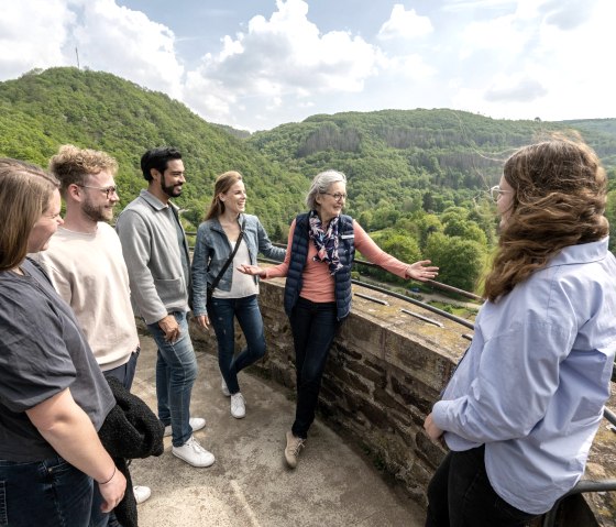 Beim Eifel-Blick auf Burg Hengebach, © Eifel Tourismus GmbH, Dominik Ketz