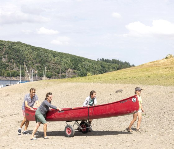 Vorbereitung Kanufahren, © Eifel Tourismus GmbH, Tobias Vollmer