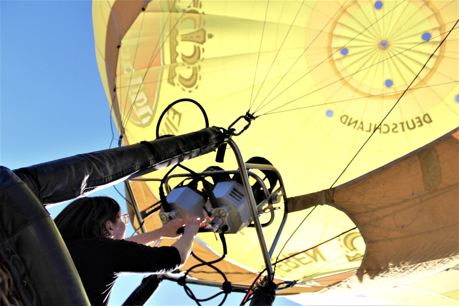 Aufrüstung eines Heißluftballons im Rurseezentrum Rurberg, © Rursee-Touristik GmbH / S. Herfort