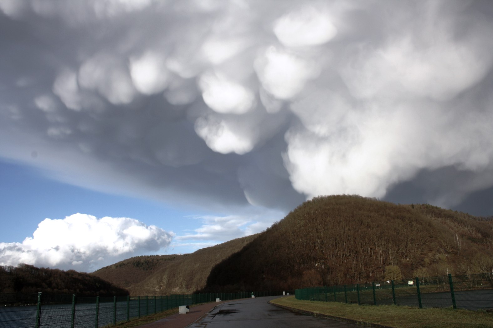 Mammatus Wolke über dem Honigberg in Rurberg, © Rursee-Touristik / C. Freuen