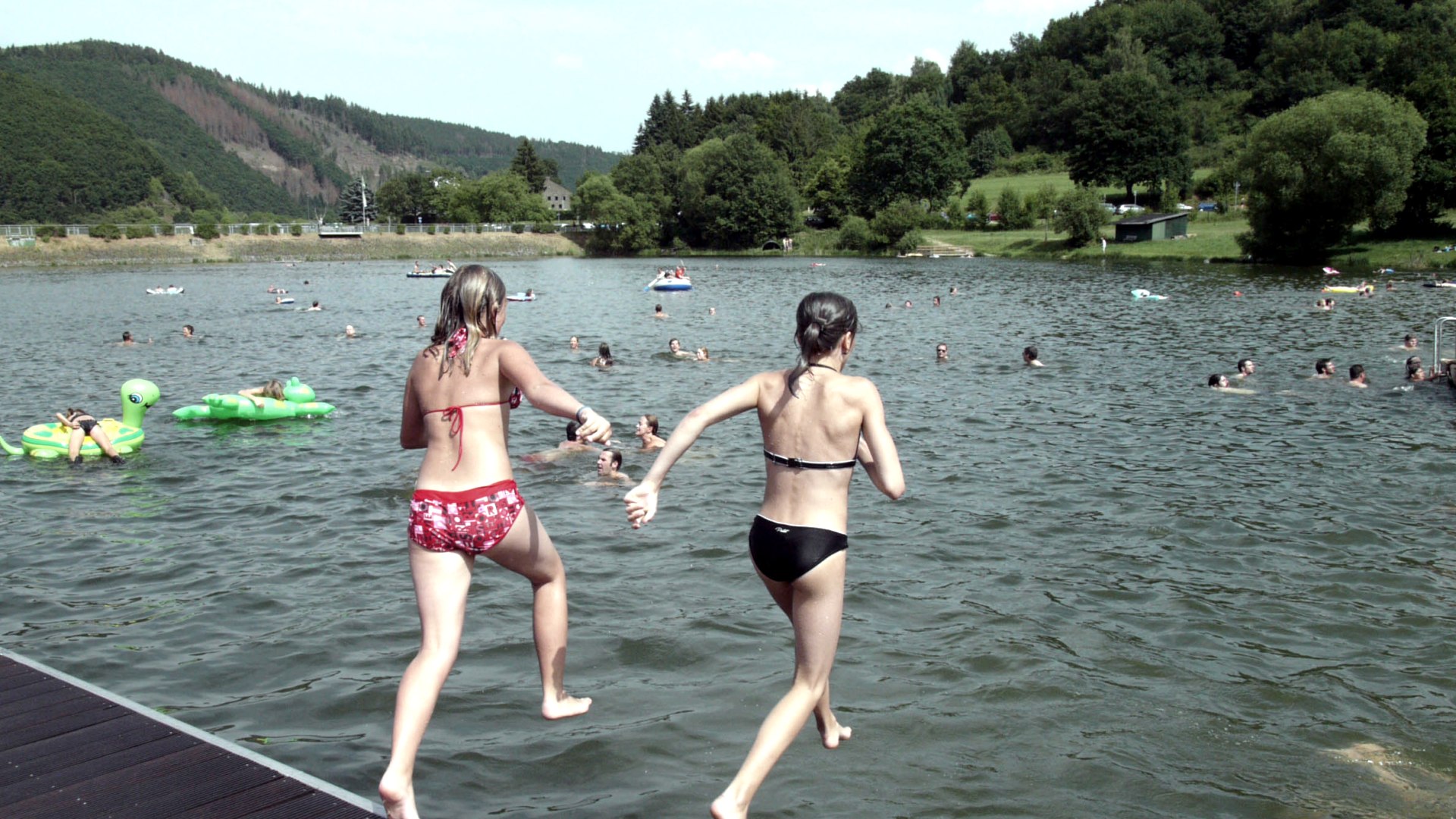 Baden im Naturfreibad im Rurseezentrum Rurberg, © Peter Stollenwerk