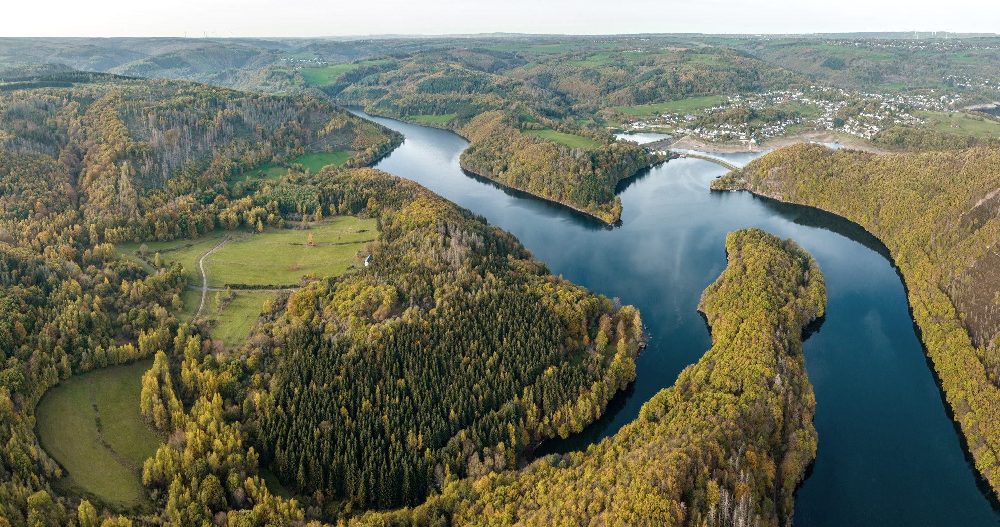 Blick auf den Obersee im Herbst, © Eifel-Tourismus GmbH, Dominik Ketz